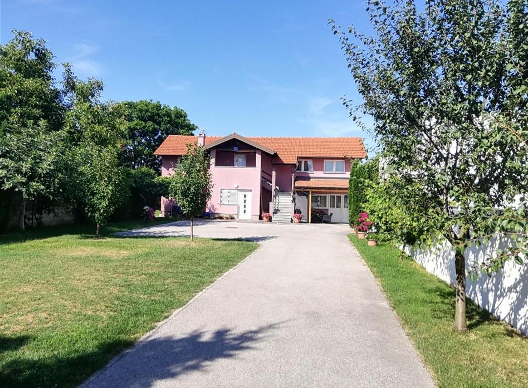 Guest House Lucija Buzin Εξωτερικό φωτογραφία